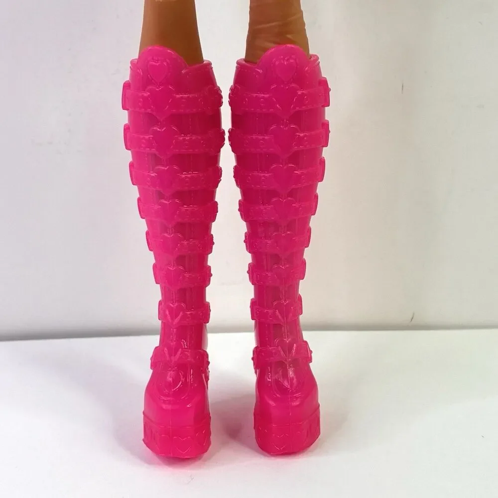 Monster High Doll G3 Draculaura Skulltimate Secrets Neon Frights Pink Boots